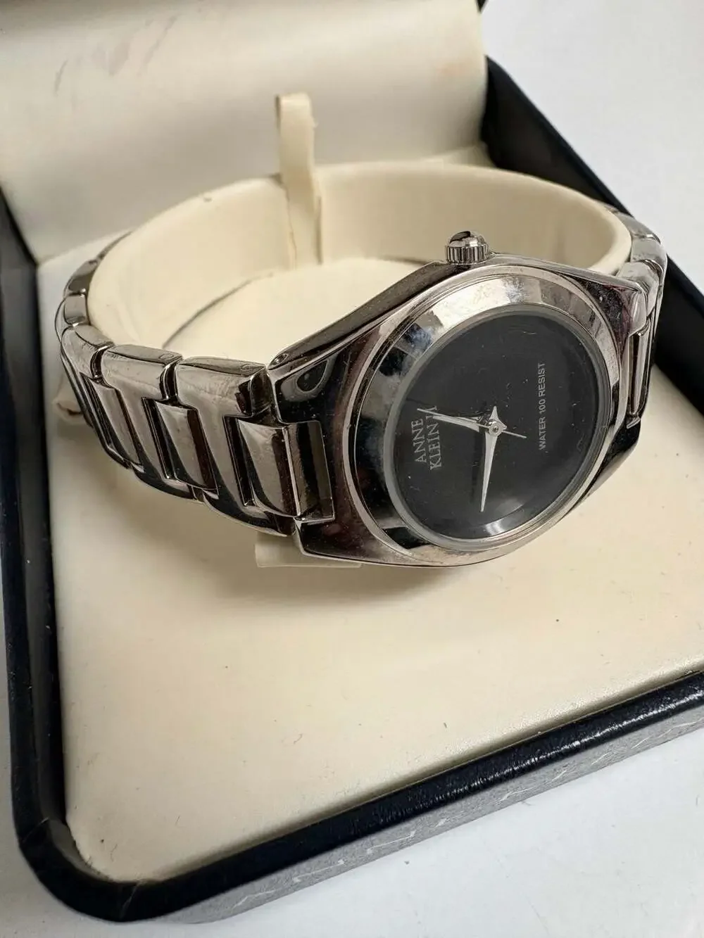 Vintage Anne Klein II Women’s Quartz Wristwatch with original presentation box.